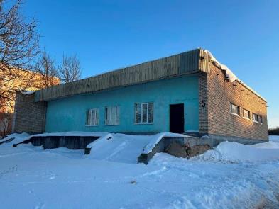 Магазин.  Адрес: Витебская область, Верхнедвинский район, Освейский с/с, г.п. Освея, ул. Заводская, д. 5, GPS 56.016829, 28.085695.