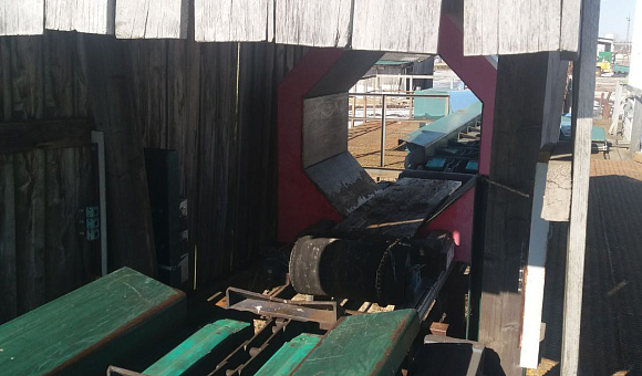 Линия сортировки и окорки круглого леса