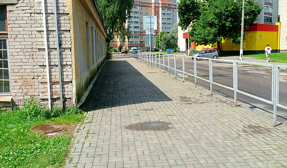 Лот №1. Капитальное строение с инвентарным номером № 200/С-44969, общей площадью 402,00 кв.м., наименование – склады, назначение – здание специализированное складов, торговых баз, баз материально-технического снабжения, хранилищ, составные части и принадл