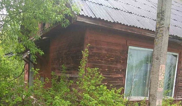 Неиспользуемое здание магазина Неиспользуемое здание магазина