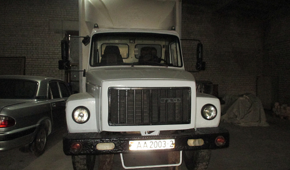 Лот №2. Грузовой специальный фургон изотермический GAZ-377030, 2005 г.в., peг. знак АА2003-2, кузов (рама) X9437703050005074 33090050888697, цвет – белый.