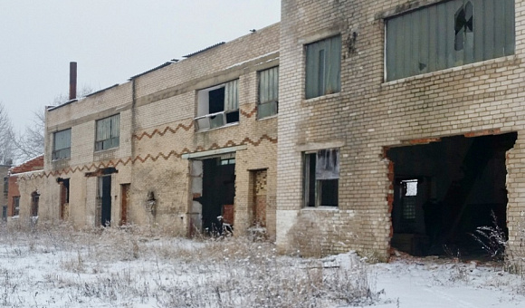 Комплекс капитальных строений (бывшая база стеклозавода) Поставский район, Воропаевский с/с,  д. Гута, ул. Заводская, 1Н	