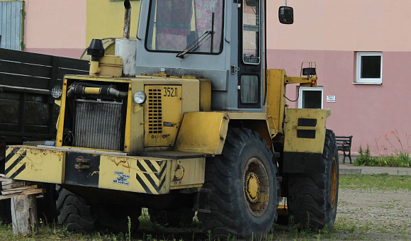 Лесопогрузчик АМКОДОР 352Л с навесным оборудованием 2007 г.в. Лесопогрузчик АМКОДОР 352Л с навесным оборудованием 2007 г.в.