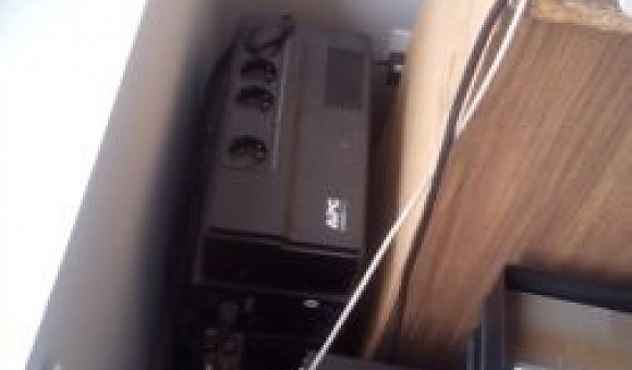 Блок бесперебойного питания UPS APC Блок бесперебойного питания UPS APC