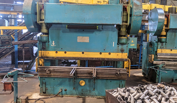  Пресс листогибочный кривошипный ИГ 1330 инв. 557а