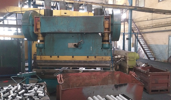 Пресс листогибочный кривошипный ИГ 1330 инв. 541. 