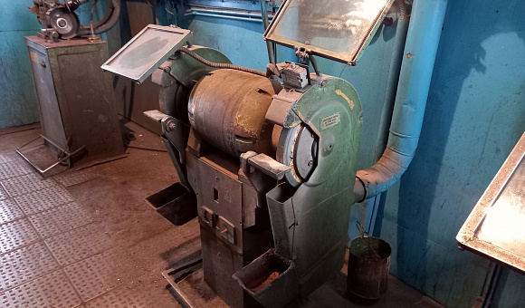 Станок точильно-шлифовальный 3Б634, Н, абразив, 4,27 тн, инв. №3757 Станок точильно-шлифовальный 3Б634, Н, абразив, 4,27 тн, инв. №3757