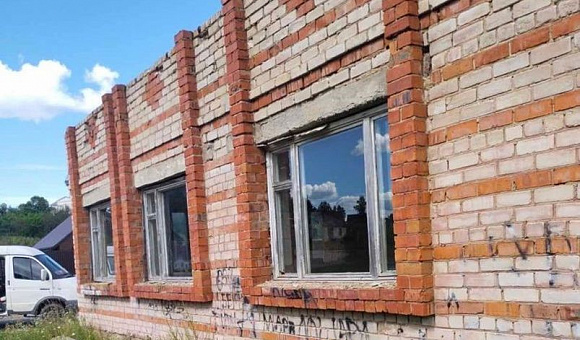 Неиспользуемое здание магазина Неиспользуемое здание магазина