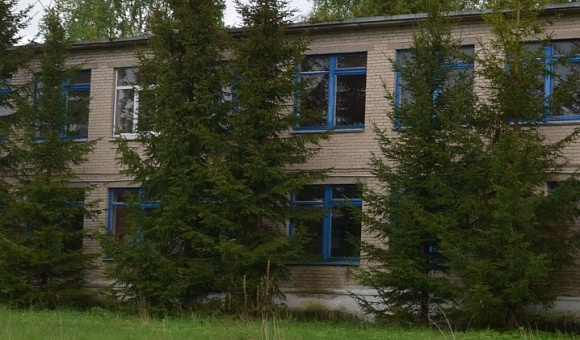 Неиспользуемое здание школы Неиспользуемое здание школы