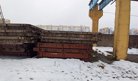 Лот №114. Форма плиты забора (П5В) 1ПБ 40-20 инв. №0030063, размеры 3,98х0,16х2,50 м.	