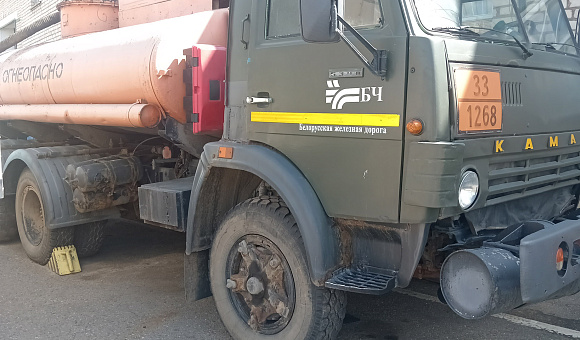 Лот № 1. Грузовая специальная цистерна (топливозаправщик) КАМАЗ  5320, 1990 года выпуска