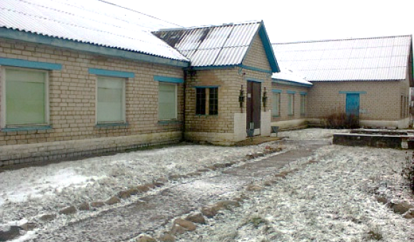 Комплекс капитальных строений здание школы, инв.№  222/С-38467, здание школы инв.№ 222/С-38468	 Поставский район, Камайский с/с, д.Муляры, ул.Чичельская,9