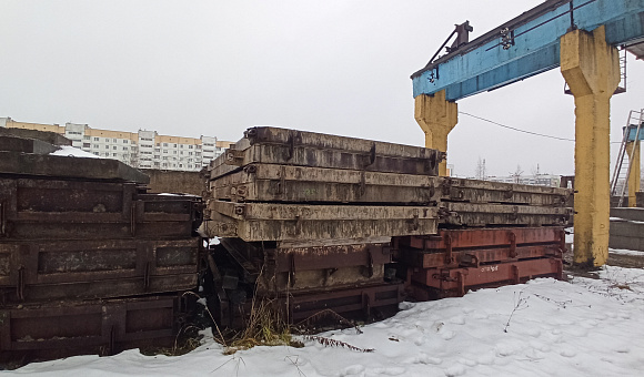 Лот №117. Форма плиты забора (П5В) 1ПБ 40-20 инв. №0030060, размеры 3,98х0,16х2,50 м.	