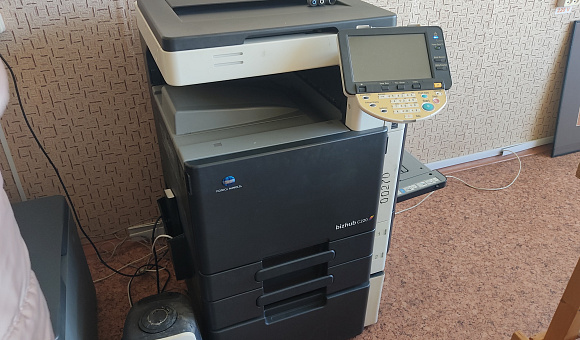 Лот № 6. Машина фотокопировальная в комплекте CONICA MINOLTA C220, инв. № 00270. Оборудование и инвентарь
