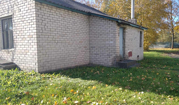 Неиспользуемое здание лаборатории, гараж Неиспользуемое здание лаборатории, гараж