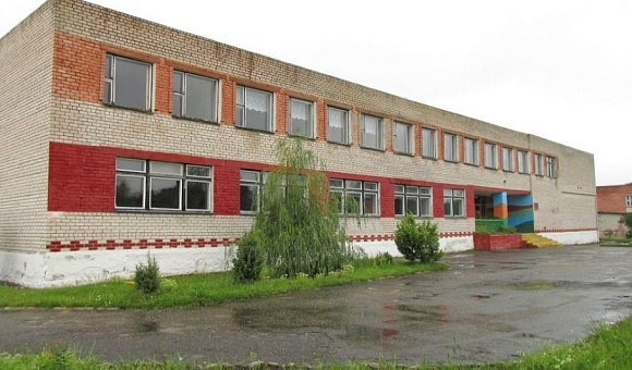 Комплекс капитальных строений Косарской базовой, Ушачский район, д. Двор Плино, ул. Школьная, 2